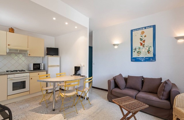 Flat in a beautiful building with pool