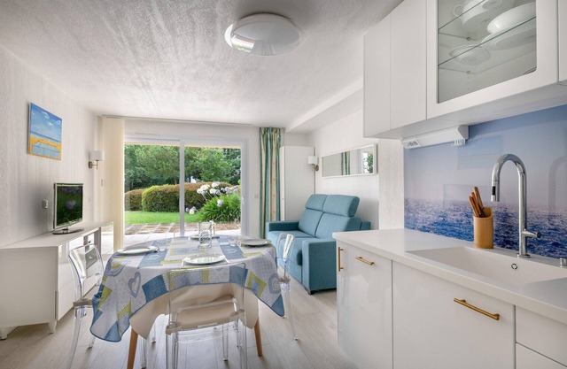 Flat in residence with swimming pool for 6