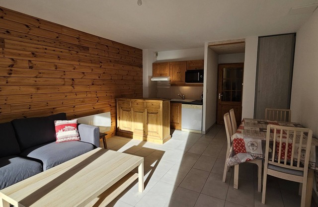 Flat Vars St Marcellin 6pers + dedicated parking, shuttle bus and nearby resort