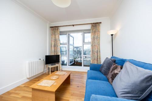 Flat w/Balcony & Canal view - 4min to station