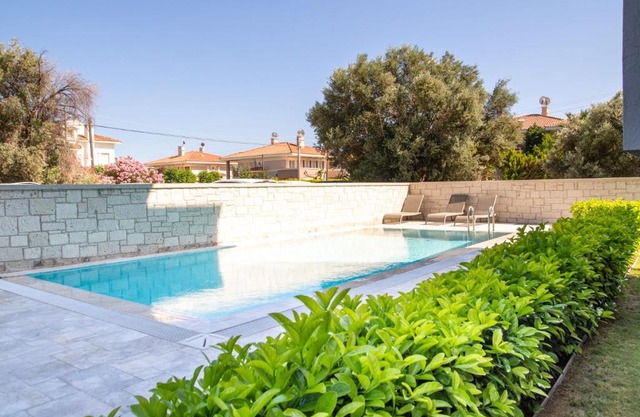 Flat with Shared Pool Close to the Beach in Cesme