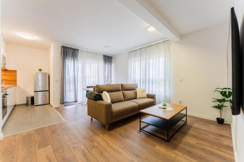 Flex SelfCheckIns 99 - 2 Bedrooms - Parking - Loggia
