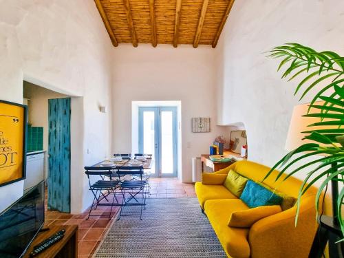 FLH Vale Judeu Rustic Mezzanine Cottage I