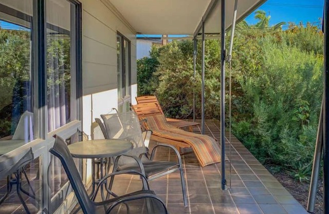 Flinders Retreat is one street back from the Esplanade - ideal for 1 or 2 families or a large group
