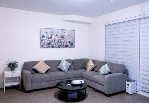 Flipped House - entire 2 BR townhouse near wonderland