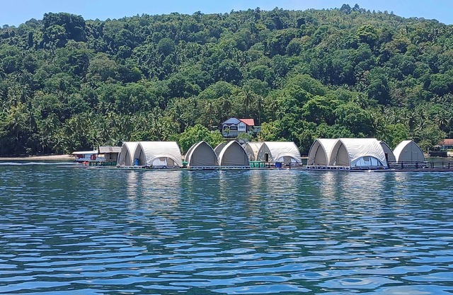 Floating Home in Reef Resort Unit 7