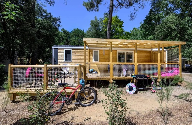 Flower Camping Les Biches * - Mobil-home Family 4h2 PREMIUM - 38m2 - covered XXL terrace - TV - LV - plancha - free WIFI 8 people