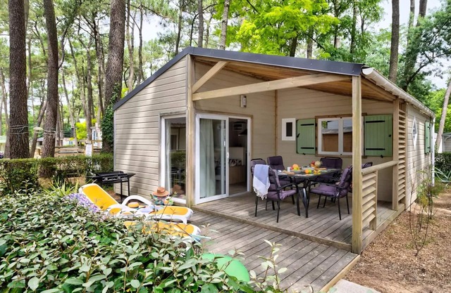 Flower Camping Les Biches * - Premium Cottage 3ht - PREMIUM - 32 to 40m2 covered terrace - TV - LV - FREE WIFI 6 people