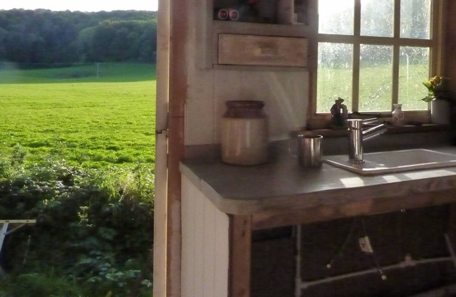 folly hide is shepherd hut