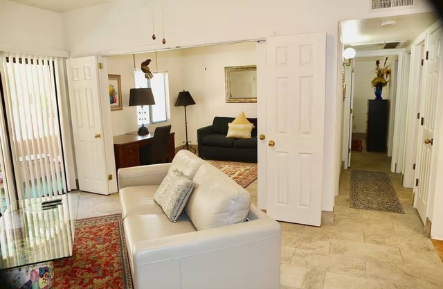 Foothills Beautiful and Comfy 2 Bedroom Apartment