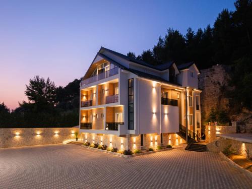 Forest Park Hotel Krujë - Nature and Calm at Kruja's Gate