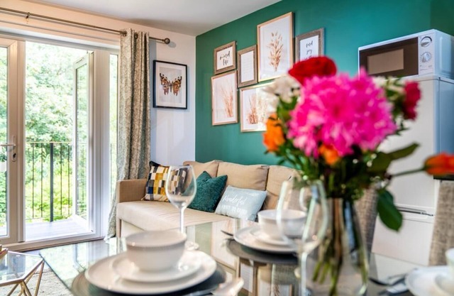 Forest View Apartment with private balcony- Southampton