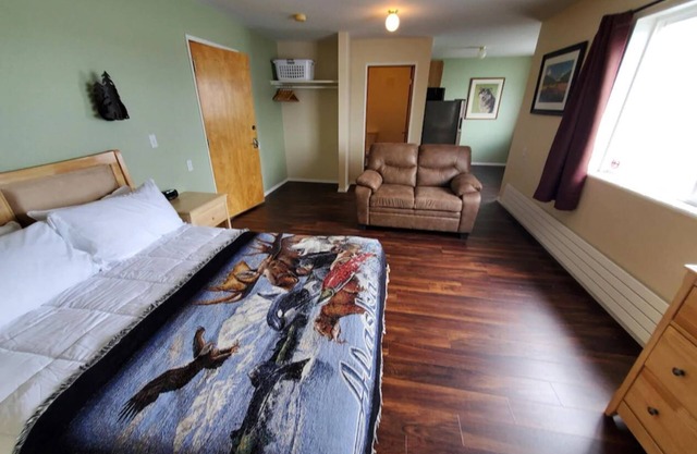 {Forget-Me-Not Inn} Alaskan Waterfront Vacation Rental (Deer Suite)