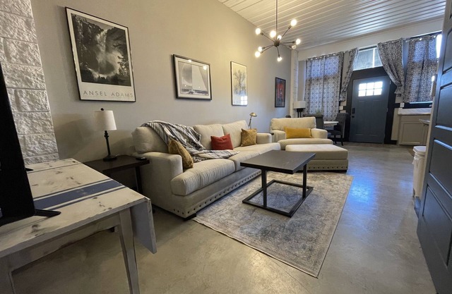 Former car wash bay apt. Unique!