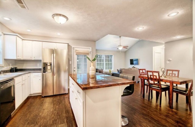 Fort Campbell Retreat: 3 Bedroom, Pet Friendly
