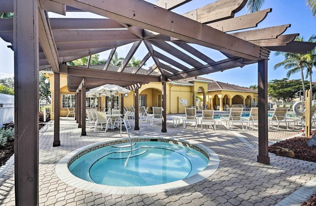 Fort Myers Condo w/Pool Access 4 Mi to Beach