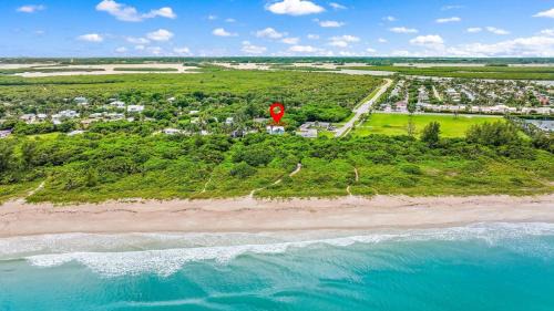 Fort Pierce Coastal Escape 2BD,2BA - Walk to Ocean