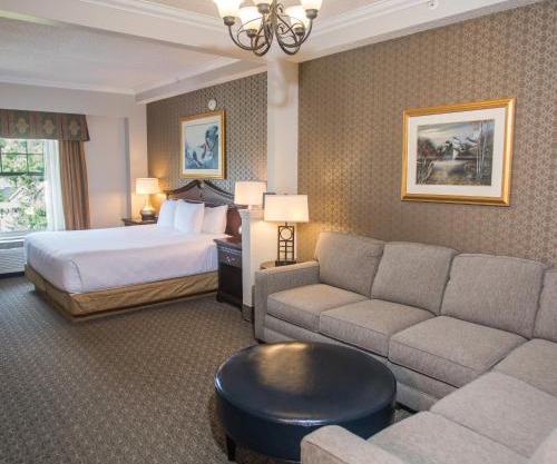 Fort William Henry Hotel