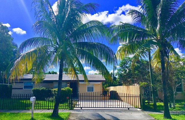 Fortlaudardale 3 miles to the Beach/Casino/WiltonManors .