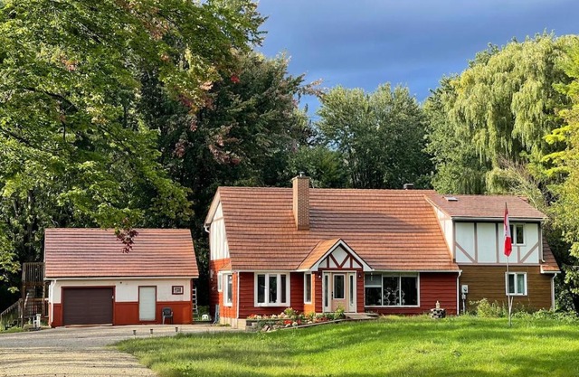 Four and half bedrooms 10 Acres of forest with trails