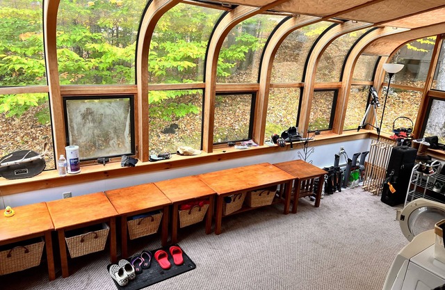 Four Bedroom Cozy Cabin with 5 minute walk to Okemo Clocktower