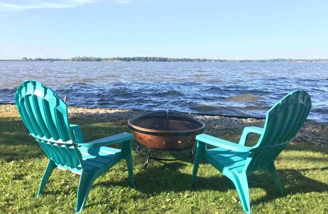 Fox Lake "Funcation" ★ 3 King Beds ★ Chain O Lakes