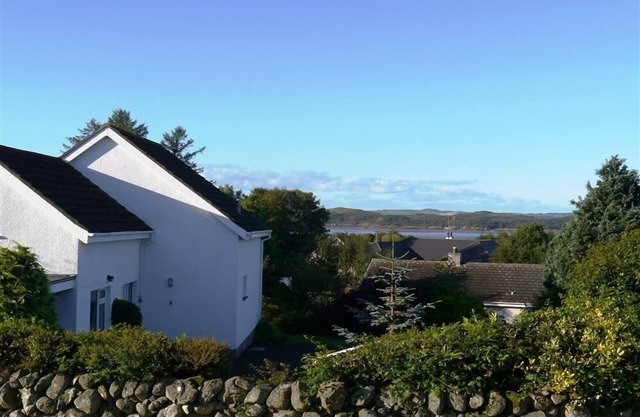 Foxbrae Cottage - a cottage that sleeps 6 guests in 3 bedrooms
