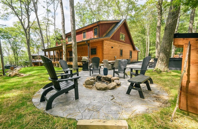 Foxcroft: New, Lake Access w. Dock Slip, Hot Tub, Pool Table