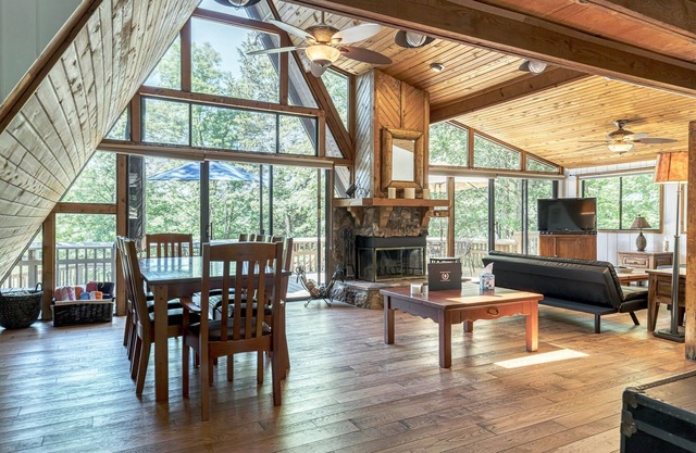 Foxtail Lake Front Chalet with HOT TUB