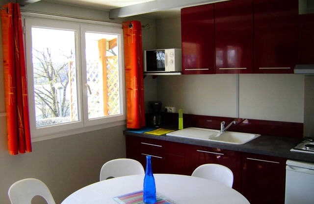 Camping Au Bocage du Lac* - Comfort Chalet 4 rooms 6 people