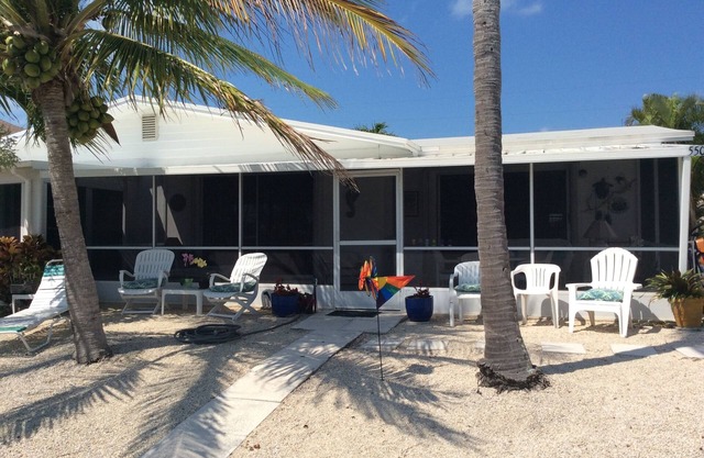 Fran's Place on the Water - Sept 27-Oct 4 and Oct 11-18 2025 Available
