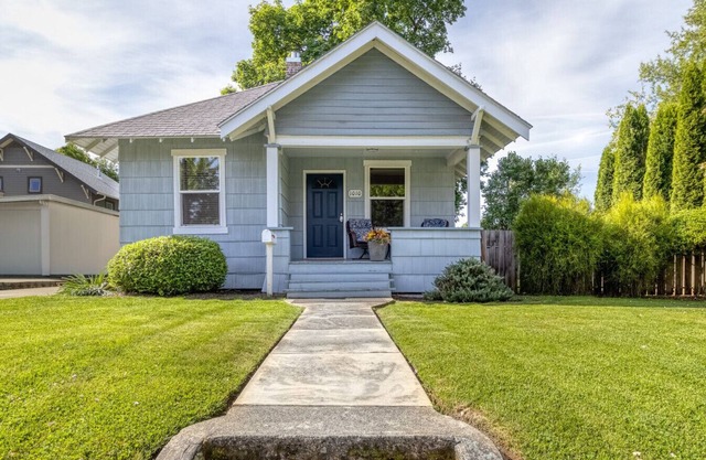 Francis House · Francis House a Bungalow - Close to Everything