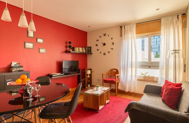 Francos' Relaxing Apt by the metro