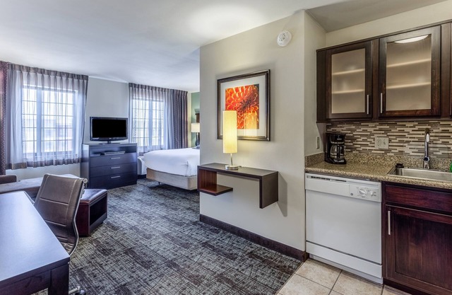 Free Breakfast, Free Wi-Fi, Indoor Pool | Great Studio Suite
