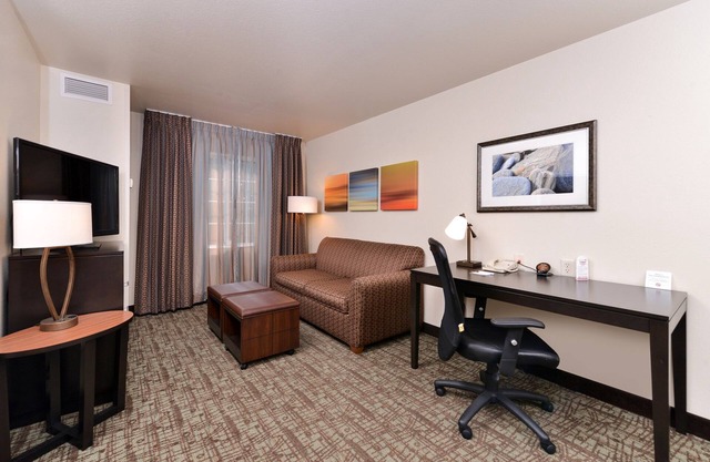 Free Breakfast + Indoor Pool + Hot Tub | 10 Minutes from the Zoo