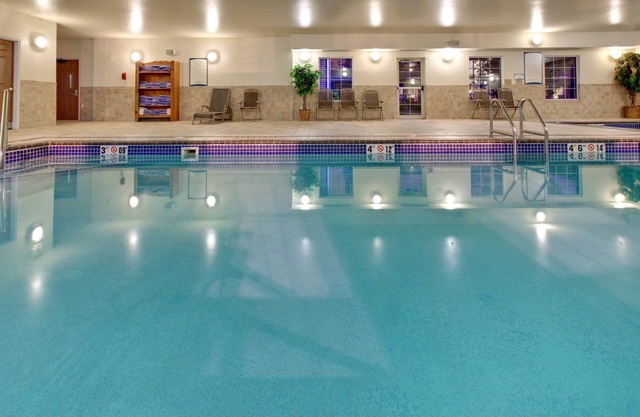 Free Breakfast + Indoor Pool + Hot Tub | Only 10 Minutes from the Zoo