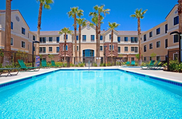 Free Breakfast. Outdoor Pool & Hot Tub. Great for Business Travelers!