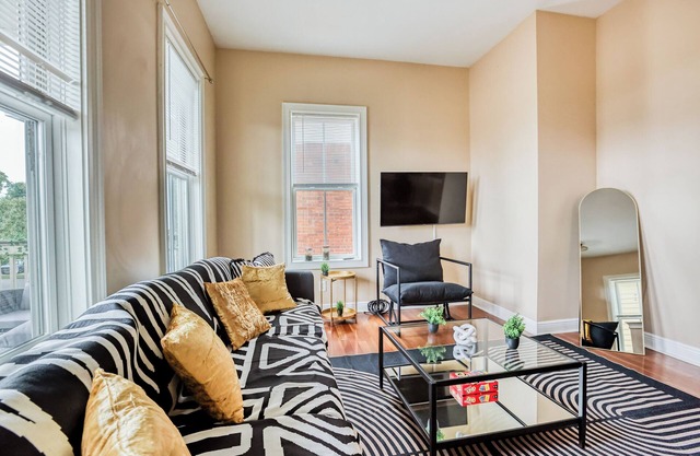 Free Early Check-In - Summer in Savannah - 5 mins to DT & Forsyth - Mini Gym