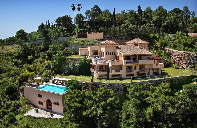 FREE €650 Daily Lux Pack - 7-Bedroom Luxury Estate, Heated Pool, Amazing Views