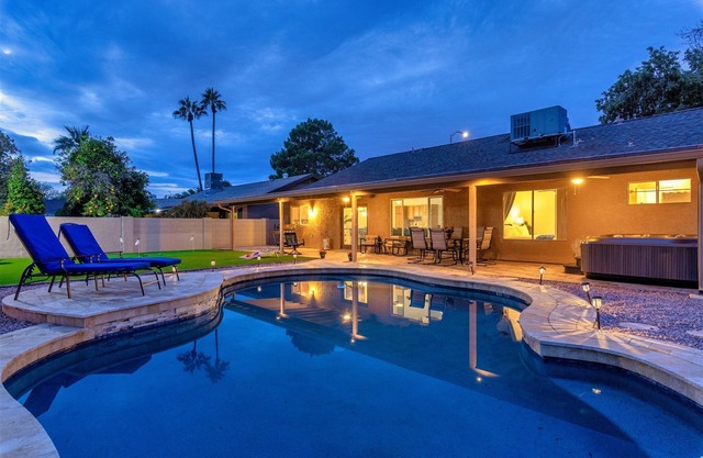 FREE Heated Pool - Hot Tub - Putting Green - Massage Chairs - More!
