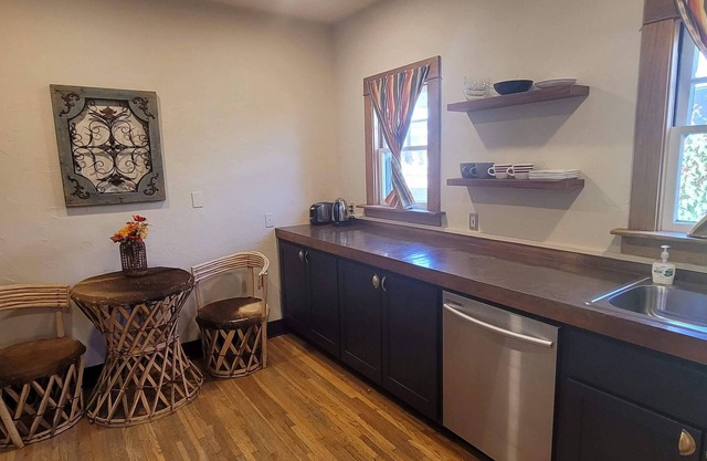 Free Parking! Steps to UA +Downtown. 3 BR 2 BA, Full Kitchen, Laundry, Fire pit.