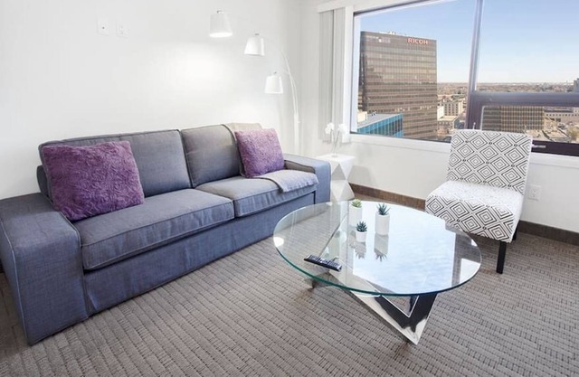 Free Parking & Wi-Fi! One-bedroom Suite