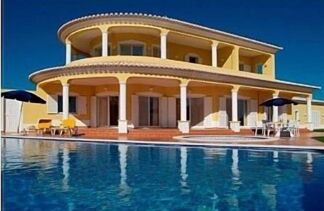 Free Wi-Fi. Breathtaking Views with swimming pool