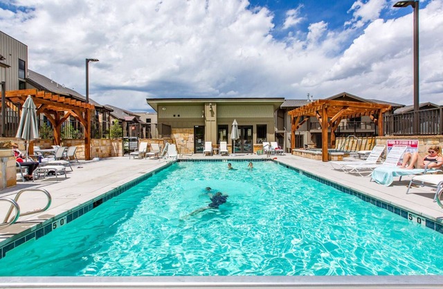 *Free Zip Line Tours* Blackstone at Canyons – Perfect Park City Getaway | Pool | Hot Tub | Fireworks