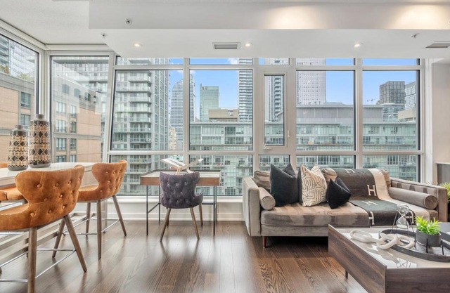 freed Suites - Downtown Toronto
