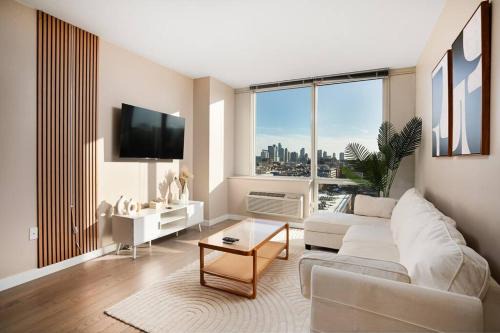 Freedom Tower View -Amenity Packed with Pool -minutes to NYC
