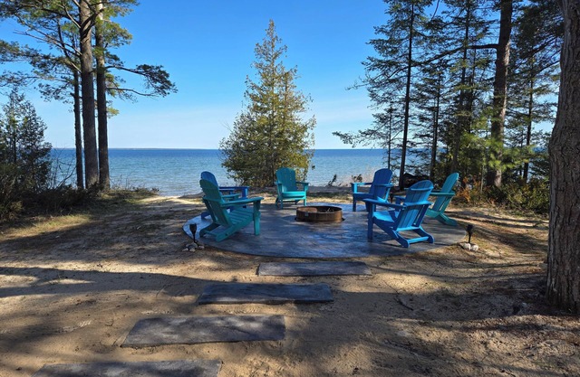 Freighter View: Hike, Sip Cider & Watch Freighters – Fall at the Lake!