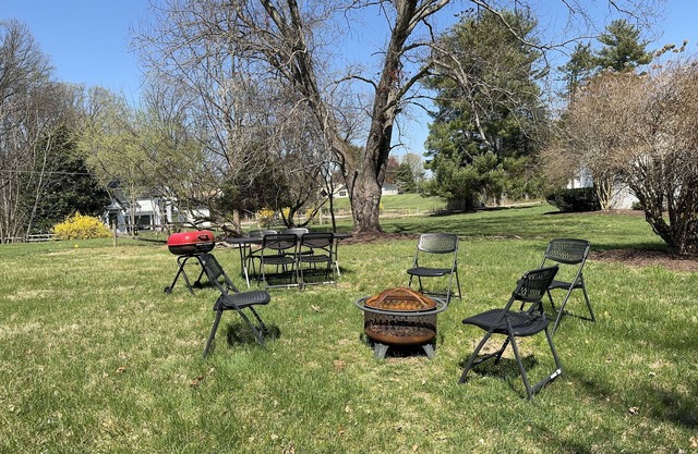 Fresh 2BR Basement Oasis: Amid Nature, Minutes from Urban Centers