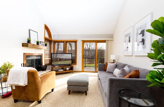 Fresh! 2BR Golf Villa w/King Beds, Dog-Friendly, Amenitty Access, Near Trails