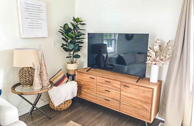 Fresh air and bright spaces - King bed!